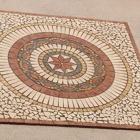 Hedera Capri أناكابْري