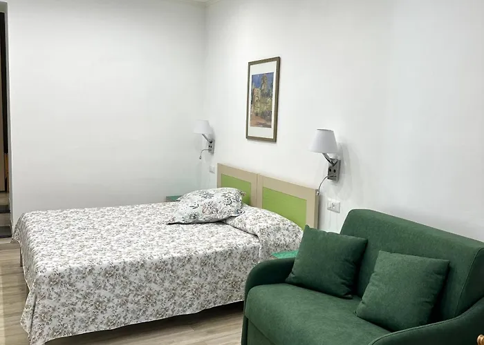 Hedera Capri 4*